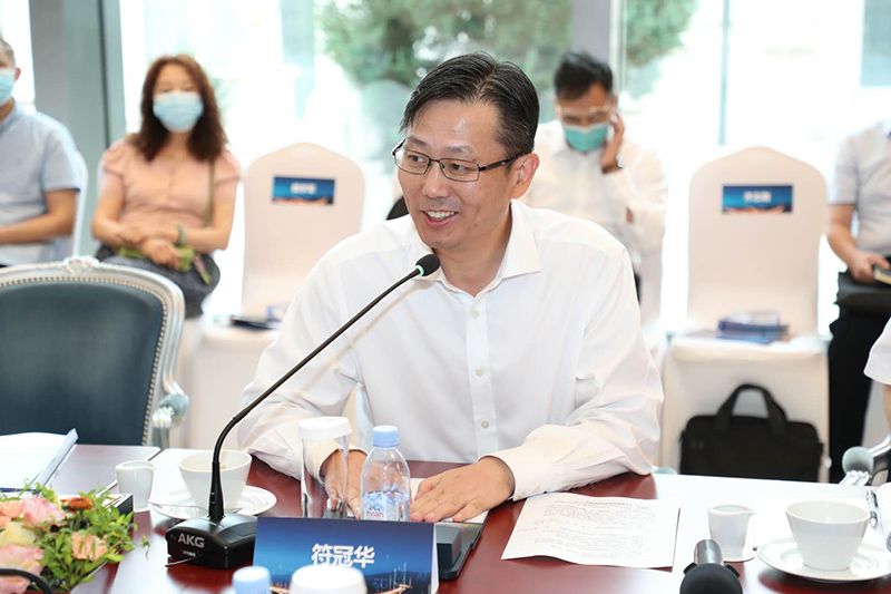 1722409388433210255T.jpg “老交通”智庫(kù)執(zhí)行副主任、蘇交科集團(tuán)董事長(zhǎng)符冠華主持沙龍.jpg