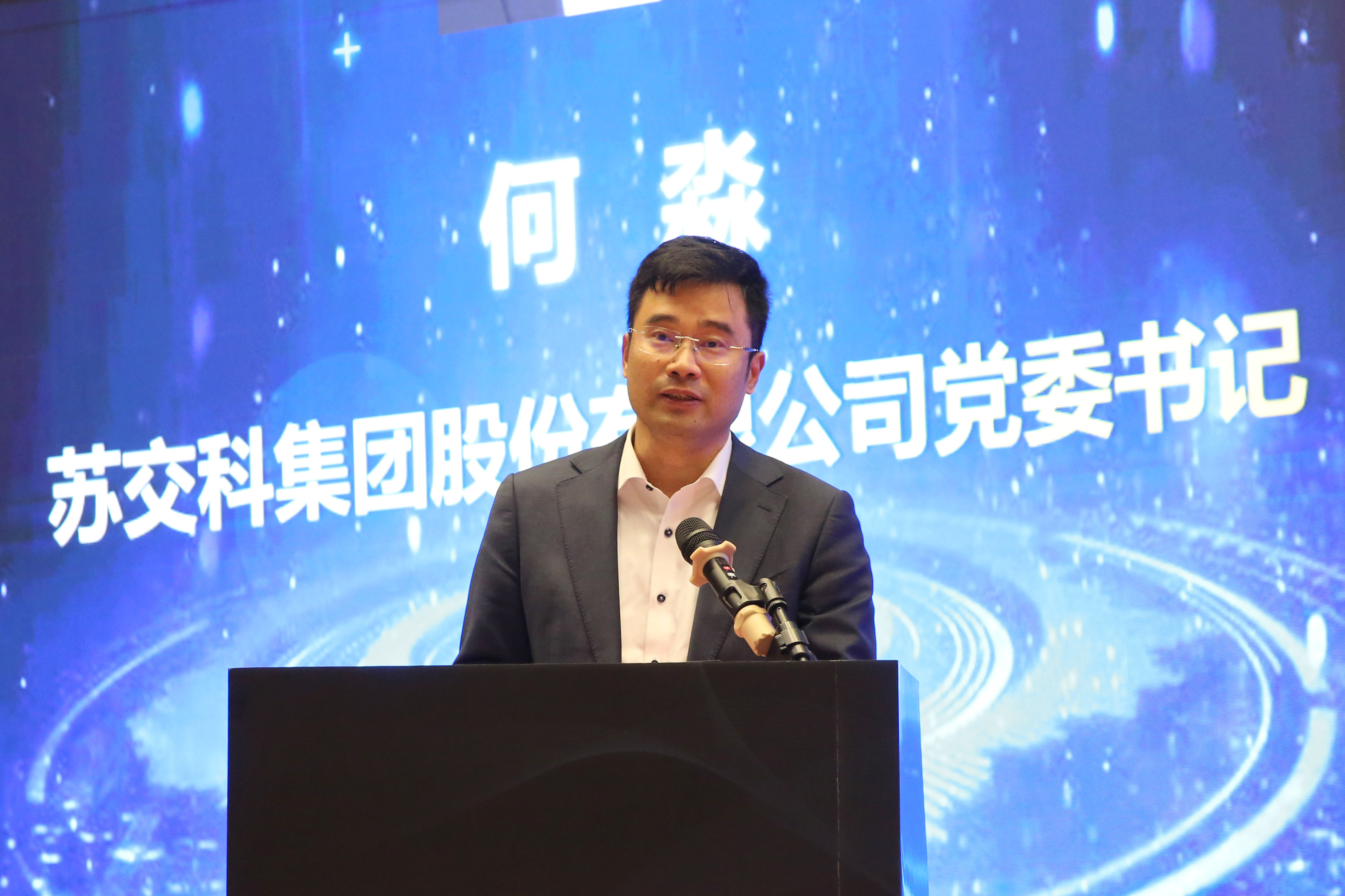 1761614997513367XzDQ.jpg 2、何淼.JPG